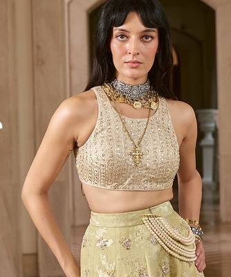 Green embroidered silk skirt set 5