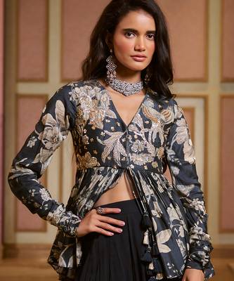 Blue embroidered silk kurta set 4
