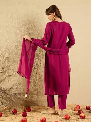 Cherry embroidered viscose Kurta Pant with dupatta 3