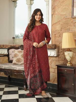 Maroon Rayon Blend Geometric Printed Kurta Trousers 2