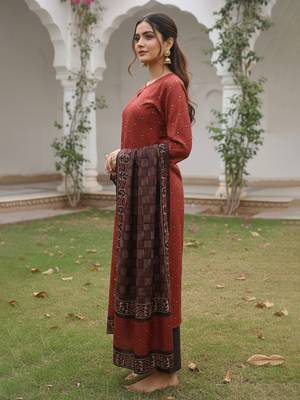 Women maroon rayon blend geometric printed straight kurta trousers with dupatta 3