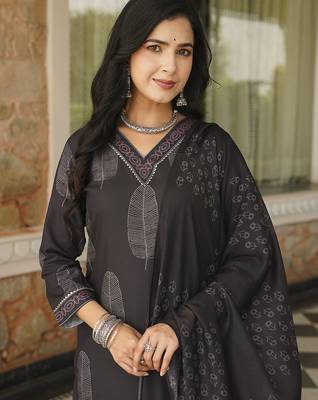 Women black rayon blend floral printed straight kurta trousers with dupatta 2