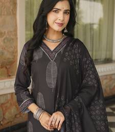 Women black rayon blend floral printed straight kurta trousers with dupatta