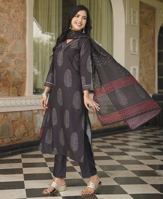 Women black rayon blend floral printed straight kurta trousers with dupatta 3