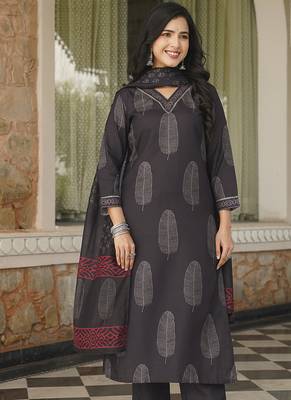 Women black rayon blend floral printed straight kurta trousers with dupatta 5