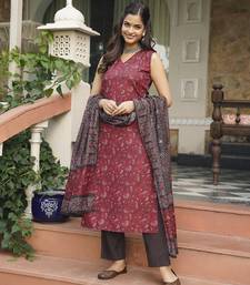 Women maroon rayon blend floral printed straight kurta trousers with dupatta