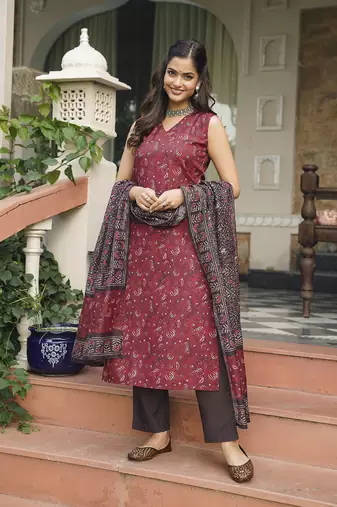 Women maroon rayon blend floral printed straight kurta trousers with dupatta