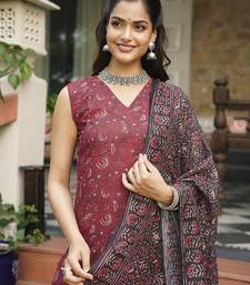 Women maroon rayon blend floral printed straight kurta trousers with dupatta