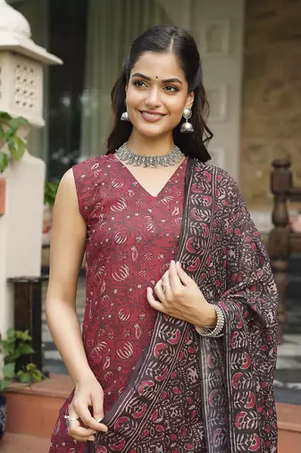 Women maroon rayon blend floral printed straight kurta trousers with dupatta