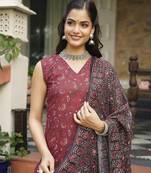 Women maroon rayon blend floral printed straight kurta trousers with dupatta