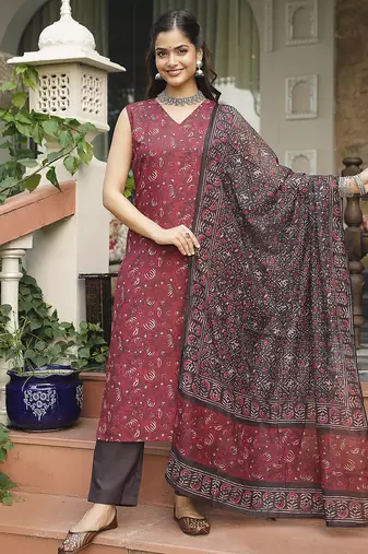 Women maroon rayon blend floral printed straight kurta trousers with dupatta