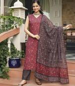 Women maroon rayon blend floral printed straight kurta trousers with dupatta