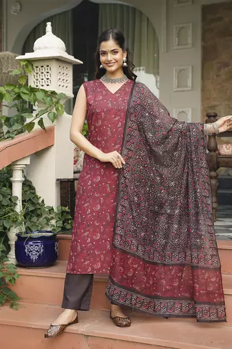 Women maroon rayon blend floral printed straight kurta trousers with dupatta