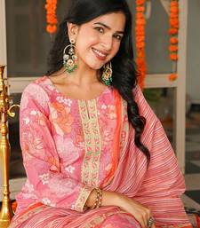 Women pink rayon blend floral printed straight kurta trousers with dupatta
