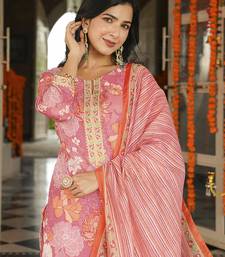 Women pink rayon blend floral printed straight kurta trousers with dupatta