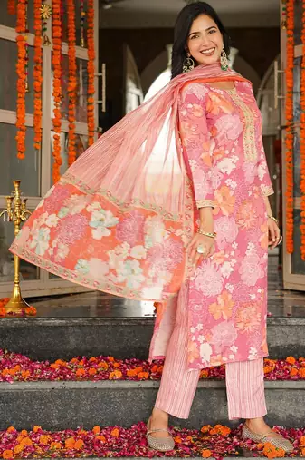 Women pink rayon blend floral printed straight kurta trousers with dupatta