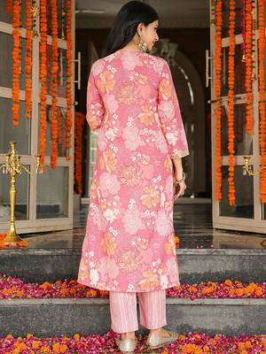 Women pink rayon blend floral printed straight kurta trousers with dupatta 3