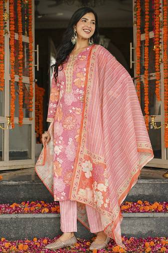 Women pink rayon blend floral printed straight kurta trousers with dupatta