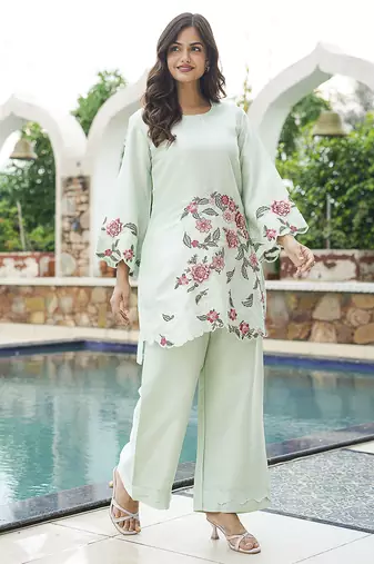 Women green silk blend solid embroidered coord sets