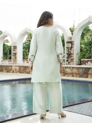 Women green silk blend solid embroidered coord sets 4