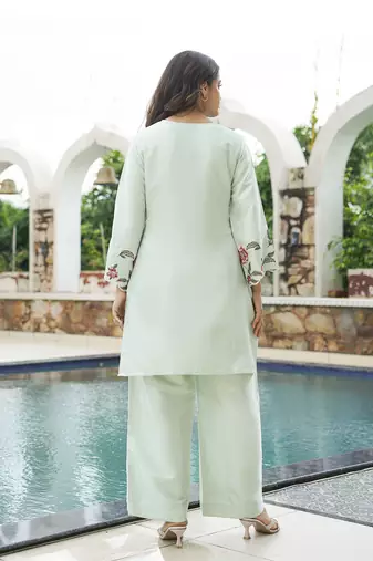 Women green silk blend solid embroidered coord sets