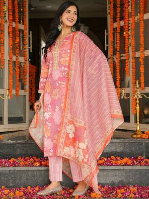 Women pink rayon blend floral printed straight kurta trousers with dupatta 5