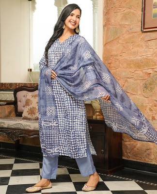 Women blue rayon blend batik printed straight kurta trousers with dupatta 3