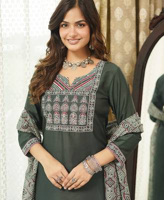 Women green rayon blend ajrakh printed straight kurta trousers with dupatta 2