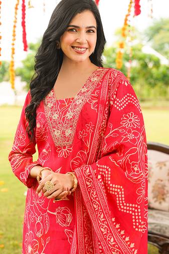 Women red viscose rayon floral embroidered straight kurta trousers with dupatta