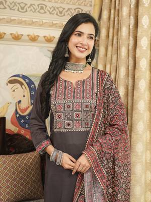 Women Black Rayon Blend Printed Kurta Trousers Dupatta 2
