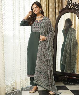 Women green rayon blend ajrakh printed straight kurta trousers with dupatta 3