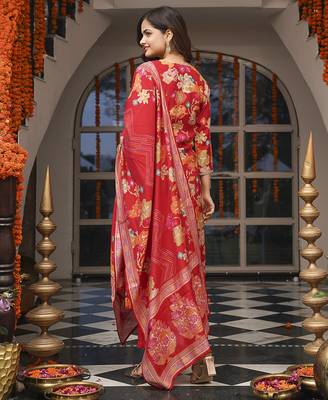 Women red viscose rayon floral printed straight kurta trousers with dupatta 4