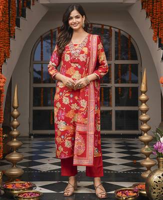 Women red viscose rayon floral printed straight kurta trousers with dupatta 5
