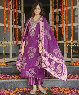 Women purple poly chanderi floral embroidered straight kurta trousers with dupatta 3