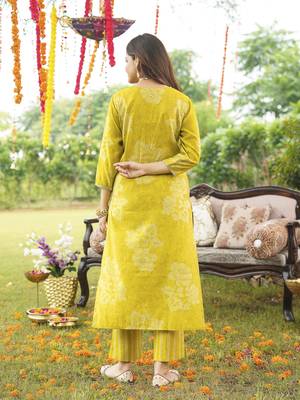 Women yellow poly chanderi floral embroidered straight kurta trousers with dupatta 4