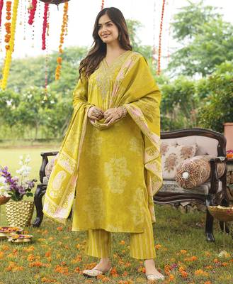 Women yellow poly chanderi floral embroidered straight kurta trousers with dupatta 5