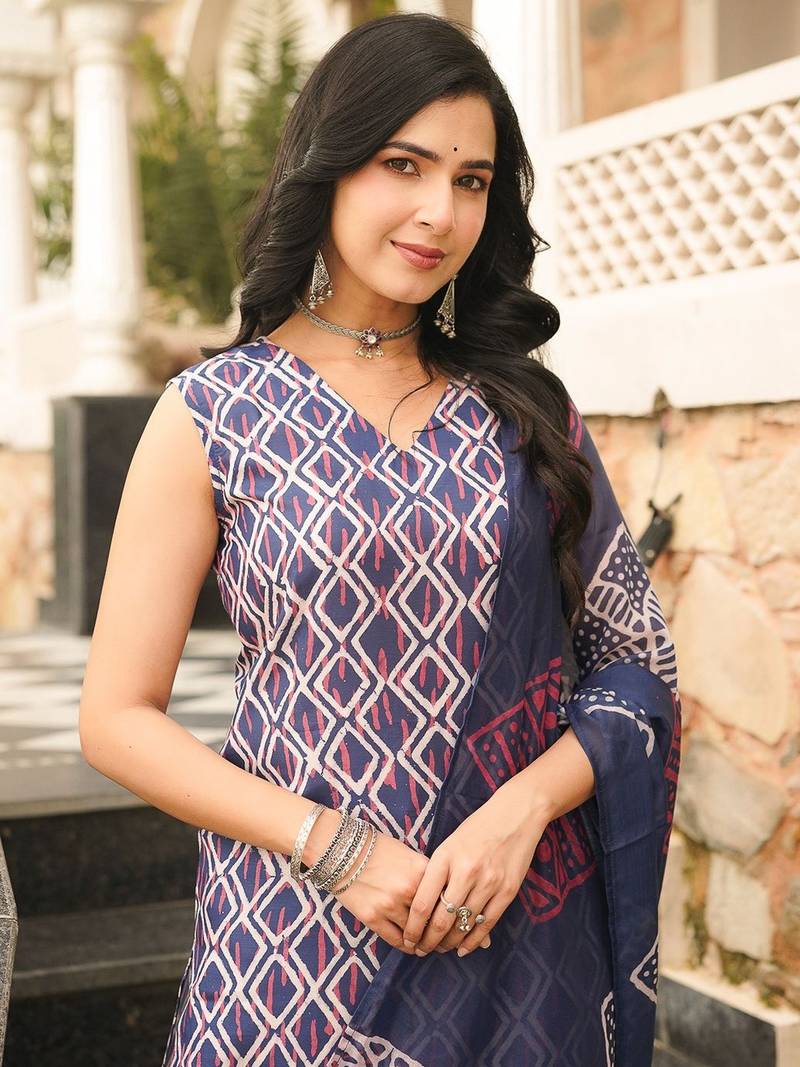 Women blue rayon geometric printed straight kurta trousers with dupatta