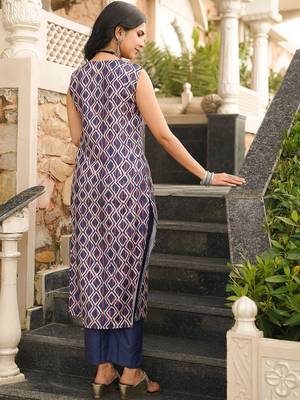 Women blue rayon geometric printed straight kurta trousers with dupatta 4