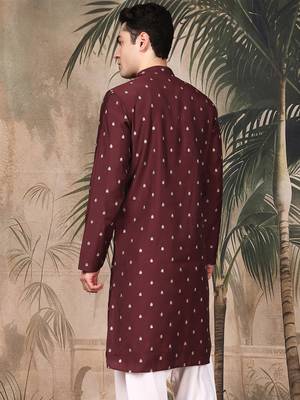 Maroon silk blend floral kurta for men 4