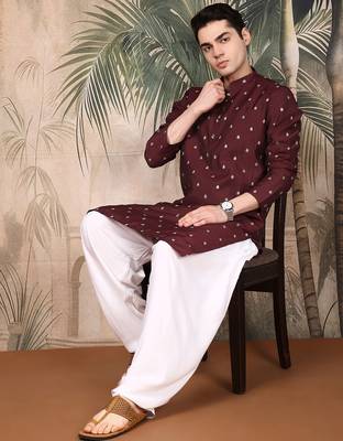 Maroon silk blend floral kurta for men 5