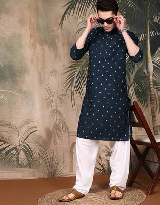 Blue silk blend floral kurta for men 5