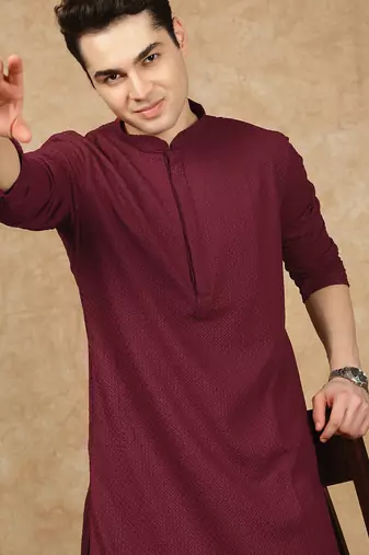 Maroon cotton blend solid kurta for men