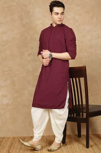 Maroon cotton blend solid kurta for men
