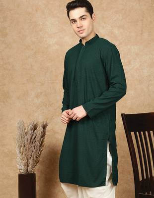 Green cotton blend solid kurta for men 2