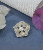 Gold plated stylish traditional brooch/lapel pin for women