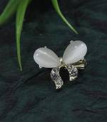 Gold plated stylish traditional brooch/lapel pin for women