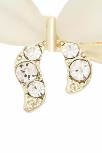 Gold plated stylish traditional brooch/lapel pin for women 