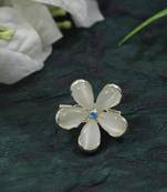 Gold plated stylish traditional brooch/lapel pin for women