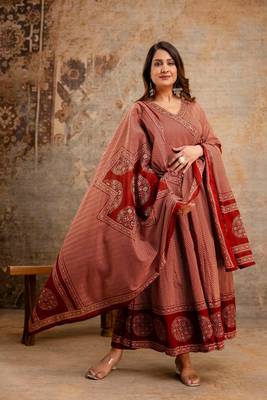 Maroon Women  Cotton Embroidered Kurta With Pant And Dupatta 2