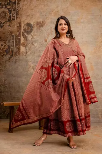 Maroon Women  Cotton Embroidered Kurta With Pant And Dupatta